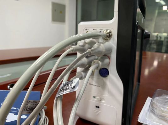 Monitoreo de pacientes cardíacos de la UCI de ambulancia para recién nacidos adultos