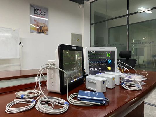 Monitoreo cardíaco multiparámetro de la UCI, máquina vital del hospital con pantalla de 15 &quot;
