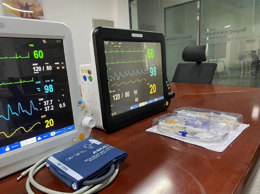 Máquina cardíaca multilingüe de UCI, máquina automática de señales vitales con ECG de monitoreo.