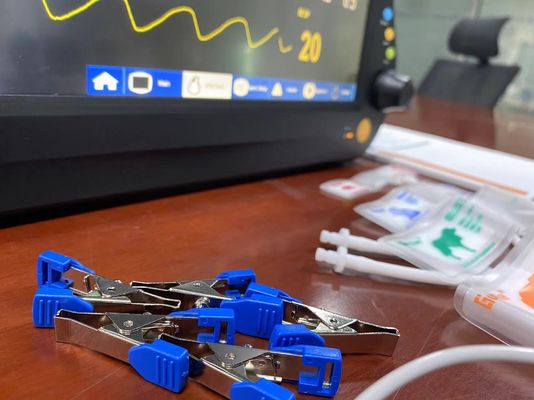 Máquina de señales vitales digitales veterinarias con ECG NIBP SPO2 2 Temp Standard