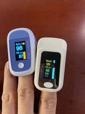 Oxímetro médico del pulso de la yema del dedo de las RRPP SPO2 OLED para la ambulancia del hospital, monitor del oxígeno de la sangre