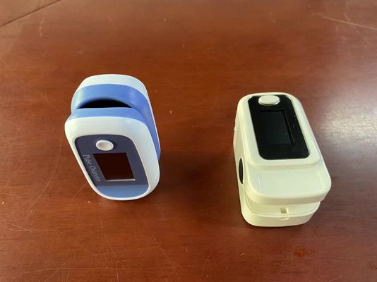 Oxímetro médico del pulso de la yema del dedo del hospital OLED para la clínica pediátrica adulta, monitor del oxígeno de la sangre