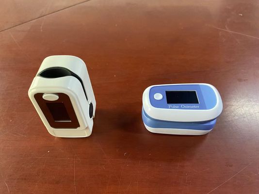 Sensor médico del finger del oxígeno de la sangre, oxímetro para la supervisión SPO2, monitor de la exhibición de OLED del oxígeno de la sangre