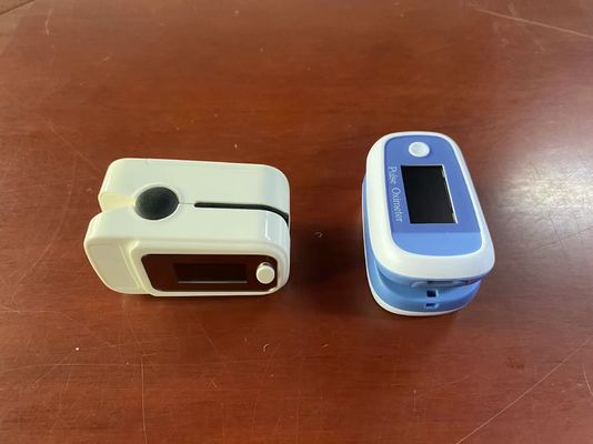 Oxímetro portátil del pulso de la yema del dedo de OLED médico para el hogar de la clínica, monitor del oxígeno de la sangre