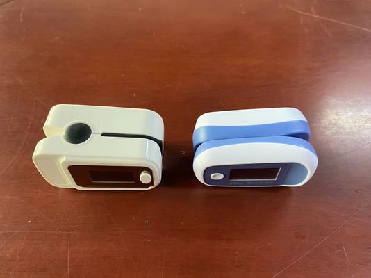 Monitor para el hogar de la clínica, monitor de la saturación Spo2 del oxígeno de la sangre del oxímetro del pulso del finger de OLED del oxígeno de la sangre