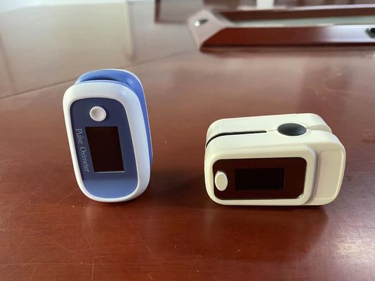 Oxímetro médico del pulso de la yema del dedo del hospital OLED para la clínica pediátrica adulta, monitor del oxígeno de la sangre